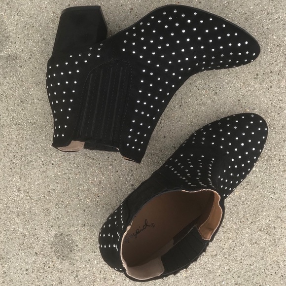Last Pair 6.5 🖤 STUDDED BLACK BOOTIE🖤 - Picture 4 of 5